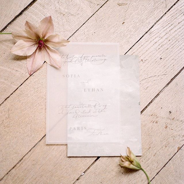 ROMANTIC, TIMELESS, SIMPLE are some of the words I used to evoque the right aesthetic to my styled shoots.
⠀⠀⠀⠀⠀⠀⠀⠀⠀
Share if you use WORDS to describe the feelings you are going for and what they are ?